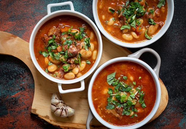 Direttamente sopra il colpo di zuppa nella ciotola