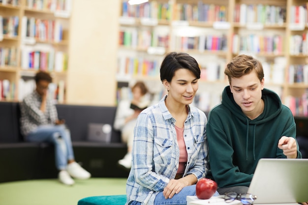 Discutere il progetto universitario in biblioteca