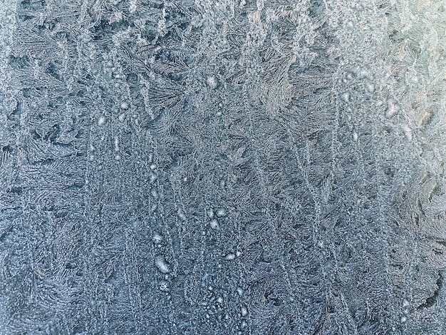 Disegno astratto della consistenza di sfondo del ghiaccio sul vetro del parabrezza dopo forti gelate