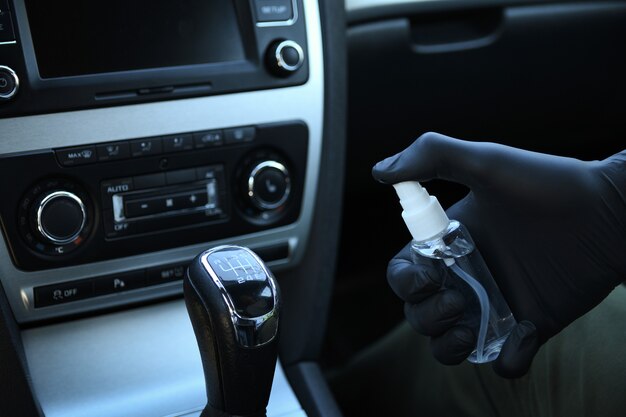 Disinfezione dell'interno dell'auto da batteri e vari parassiti.