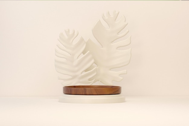 Display del podio in legno 3D su sfondo bianco con foglie di monstera e sfondo astratto