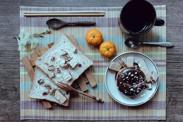 Disporre la colazione sul tavolo