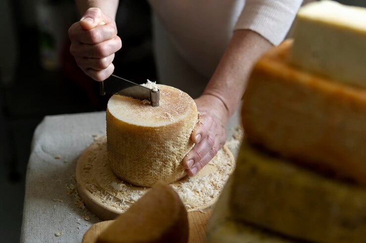 Dispositivo di raschiatura del formaggio svizzero Tete de moine Bella luce naturale Caseificio