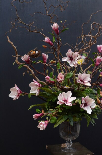 Disposizione dei fiori di magnolia