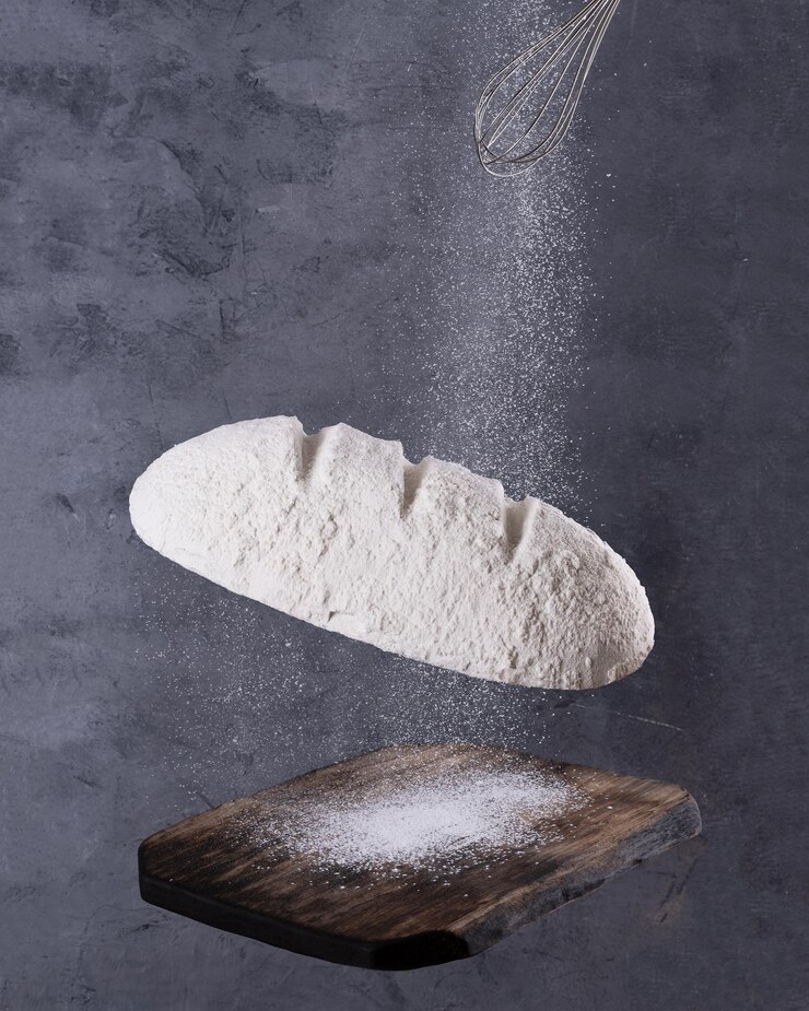 Disposizione della farina di pane su una tavola di legno.