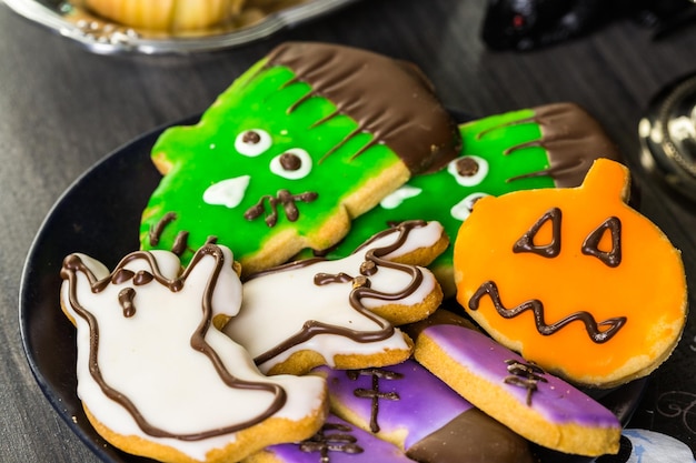 Disposizione della tavola del cibo preparata per la festa di Halloween.