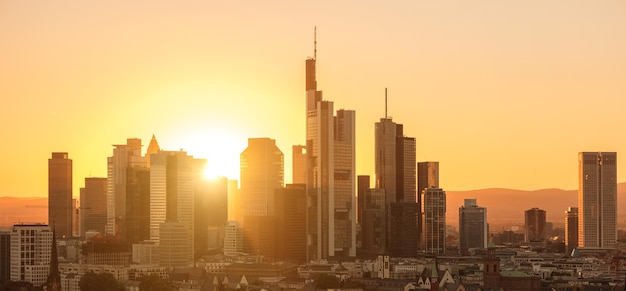 Distretto finanziario di Francoforte al tramonto