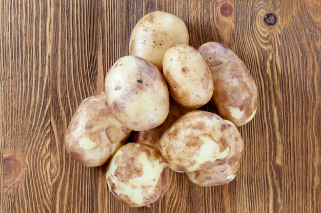 Diverse patate fresche delle patate novelle del raccolto