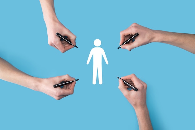 Diverse, quattro mani disegnano un'icona umana di un uomo con un pennarello. HR Human, people iconTechnology Process System Business with Recruitment, Hiring, Team Building.
