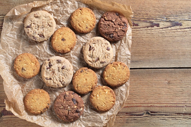 Diversi biscotti sul tavolo