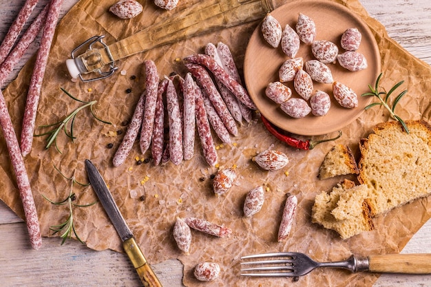 Diversi tipi di salame italiano