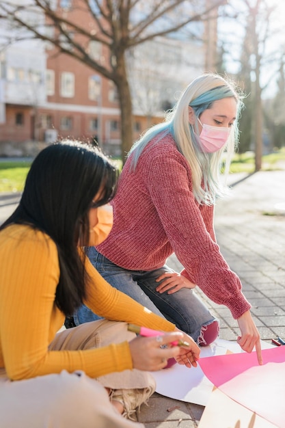 Diversità e inclusione in un gruppo femminista di attivismo con donne latine e ispaniche di colore dell'anno