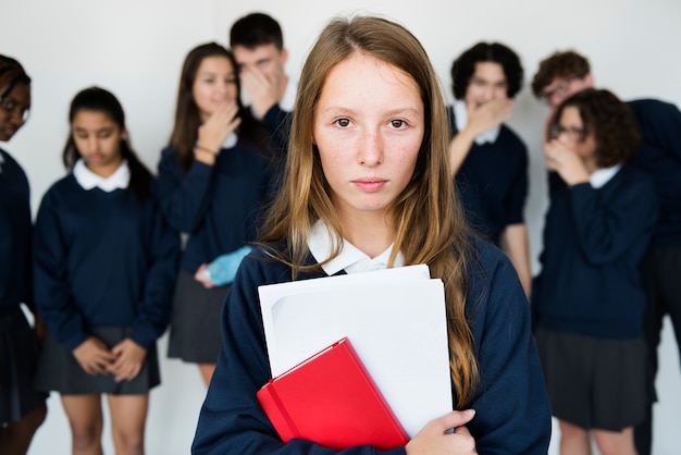 Diverso gruppo di adolescenti sparare