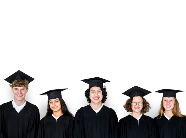 Diverso gruppo di adolescenti sparare