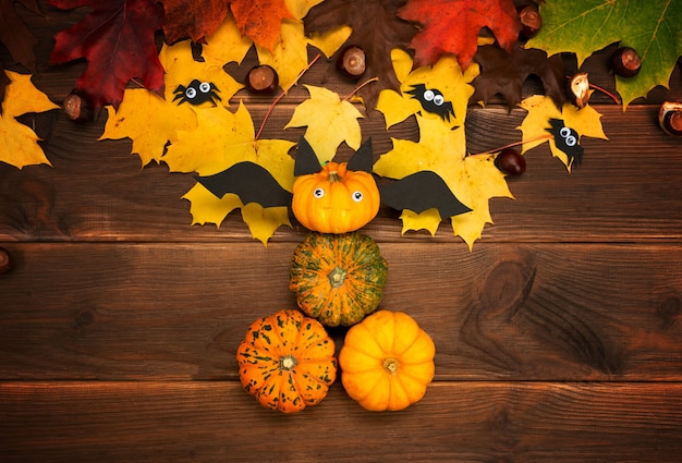 Divertente mestiere di zucca a forma di pipistrello. Decorazioni di Halloween con le tue mani