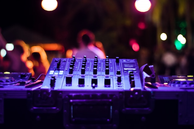 Dj Mixer alla festa