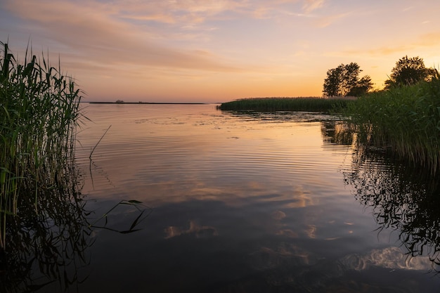 Dnipro fiume estate tramonto crepuscolo paesaggio Ucraina