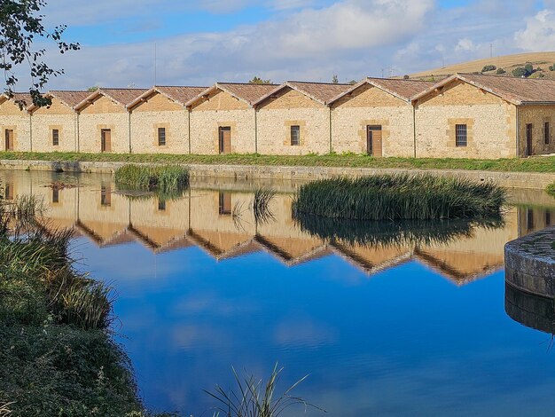 Docche del Canal de Castilla nella provincia di Alar del Rey Palencia