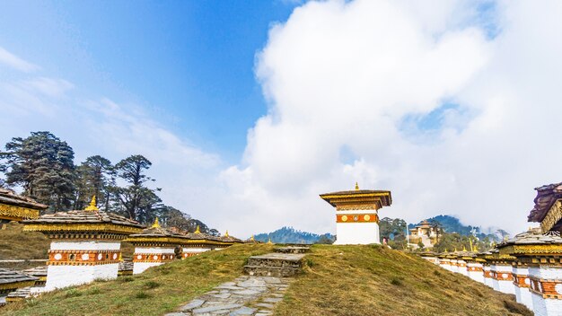 Dochula pass 108 chortens è il memoriale dei soldati bhutanesi nella città di Timpu