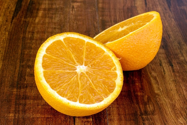Dolce arancia cilena affettata per il consumo
