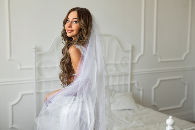 dolce immagine della sposa di una bellissima giovane donna