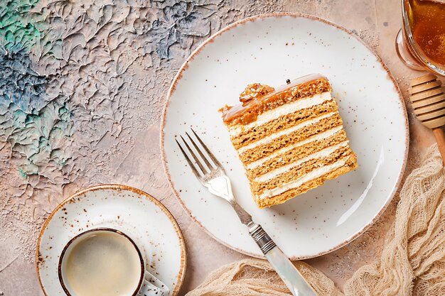 Dolce torta al miele fatta in casa