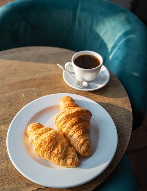 dolci caffè con croissant colazione pranzo