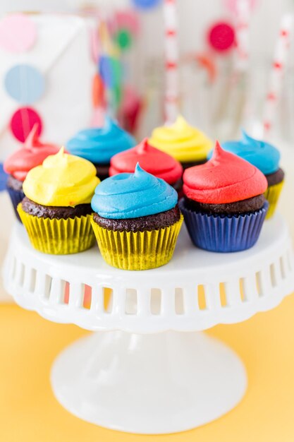 Dolci colorati per la celebrazione della festa di compleanno dei bambini.