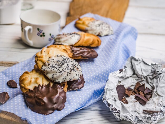 Dolci freschi fatti in casa. Primo piano, vista laterale