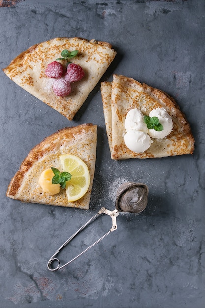 Dolci frittelle con diversi ripieni