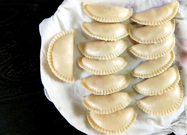 Dolci popolari indiani Gujia pasties fatti specialmente a Holi la festa dei colori