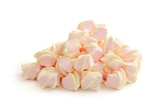 Dolci rosa marshmallow isolati su sfondo bianco