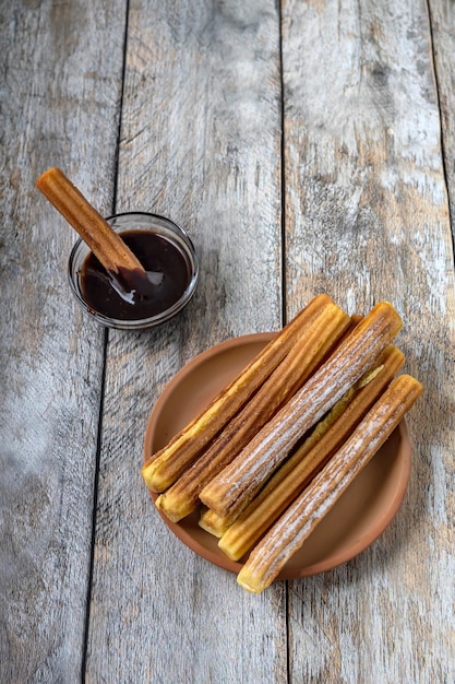 dolci tradizionali spagnoli - churros e salsa al cioccolato