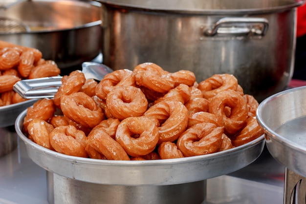 Dolci tradizionali turchi della via allo sciroppo dolce