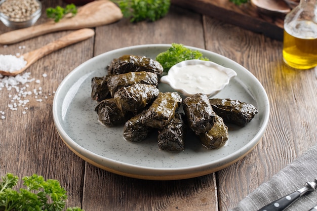 Dolma di foglie di vite ripiene georgiane