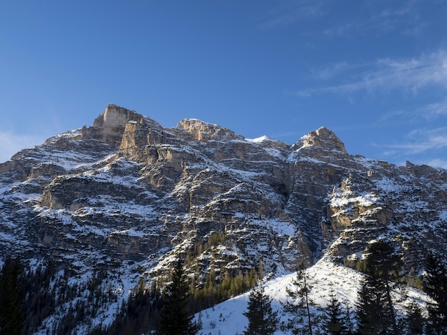 Dolomiti di montagna di Fanes nel panorama invernale