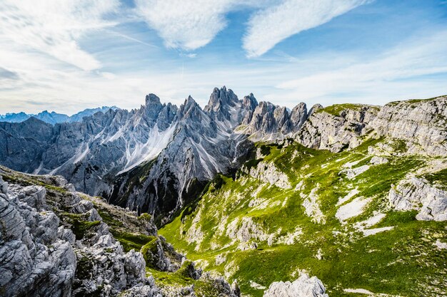 Dolomiti Tre Cime di Lavaredo Dolomiti italiane con le famose Tre Cime di Lavaredo Tre Cime Alto Adige ItalyxAmountain range dei Cadini di Misurina e Sorapiss