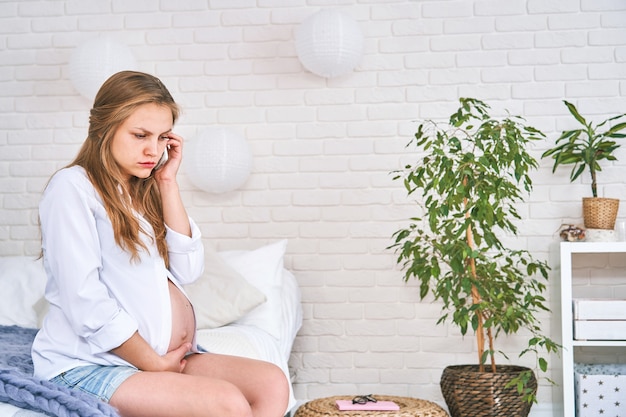 Dolore all'addome di una donna incinta, fitte alla nascita prima della nascita.