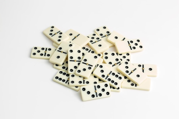 Domino in caduta. Effetto domino. Il gioco del domino.