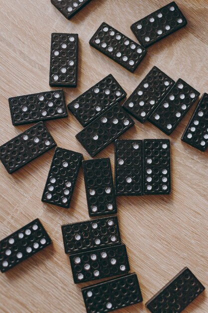 Domino in una scatola di legno un gioco per due