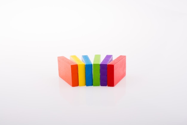 Domino multicolore