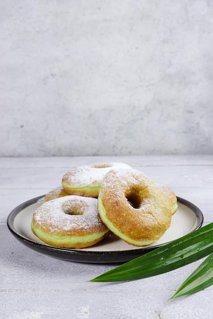 Donat pandan o ciambelle pandan o ciambelle è una ricetta classica per ciambelle super morbide e soffici