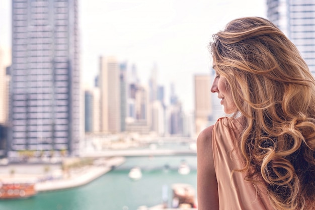 Donna a Dubai Marina