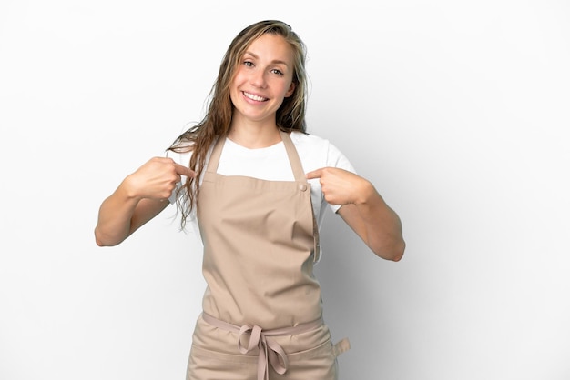 Donna caucasica del cameriere del ristorante isolata su fondo bianco con l'espressione facciale di sorpresa