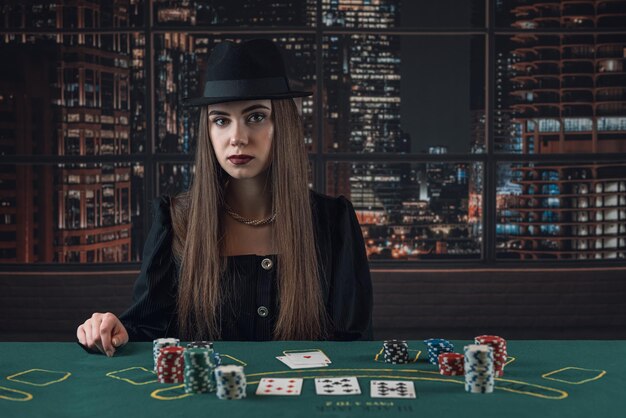 Donna che gioca al casinò Fortuna e fortuna