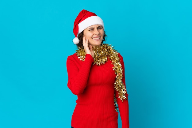 donna che indossa il cappello della santa