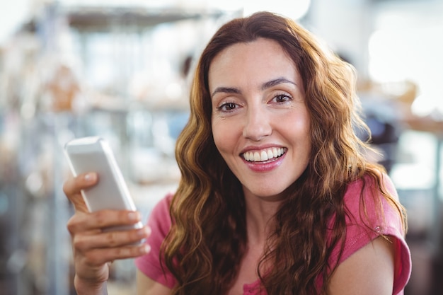 Donna che usa il telefono