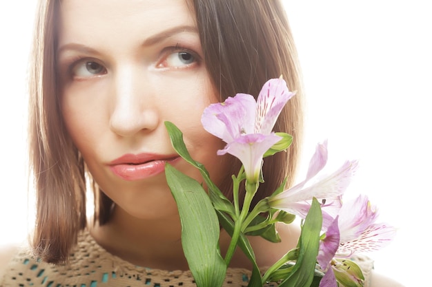 donna con fiori rosa