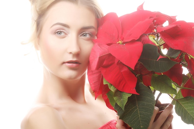 Donna con fiori rossi di Natale