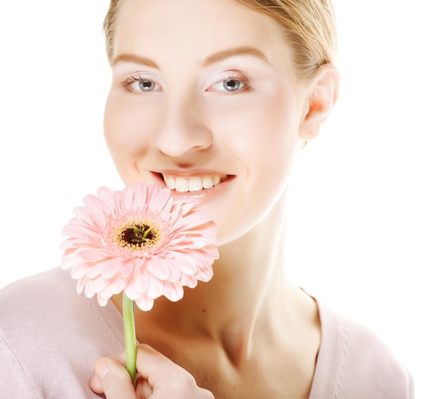 Donna con il fiore del gerber isolato